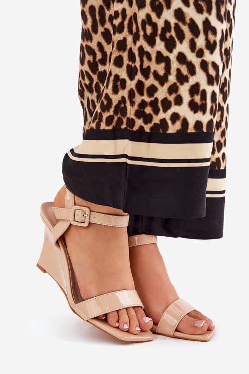 Lakierowane Sandały Damskie Na Koturnie Nude Vliraya