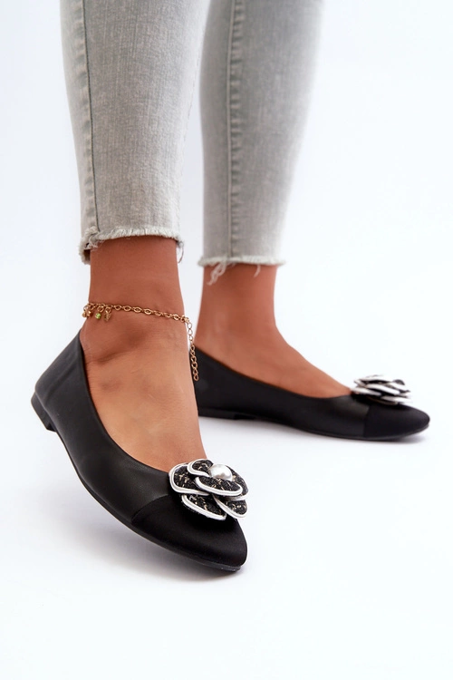 Baleriny Damskie Eko Skórzane Z Ozdobnym Detalem Czarne Divinella