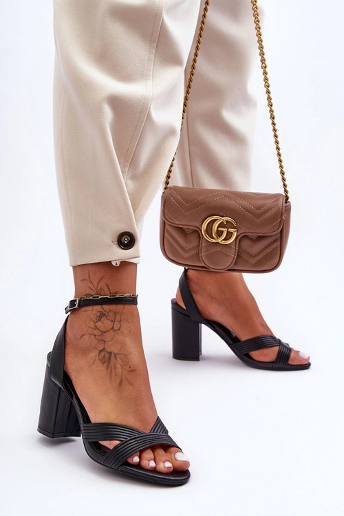 Skórzane Klasyczne Sandałki Na Słupku Czarne Zipola