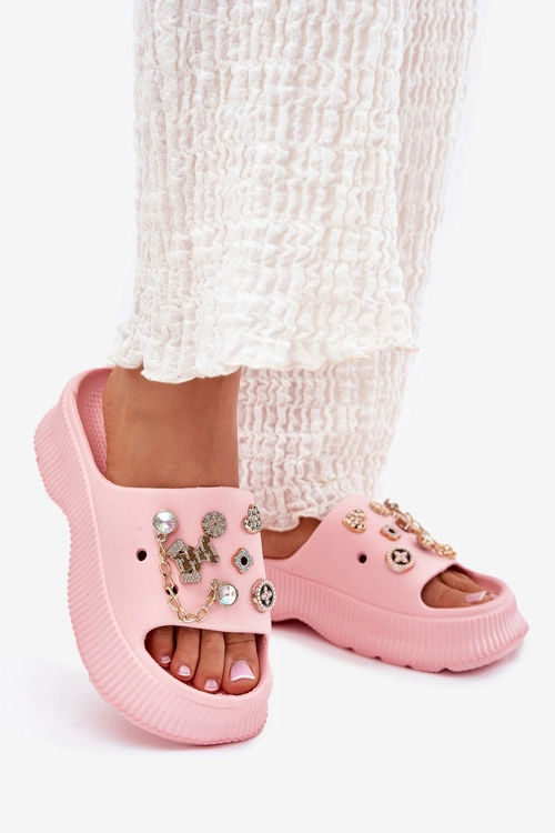 Piankowe Klapki Damskie Ze Złotymi Przypinkami Różowe Hortiana