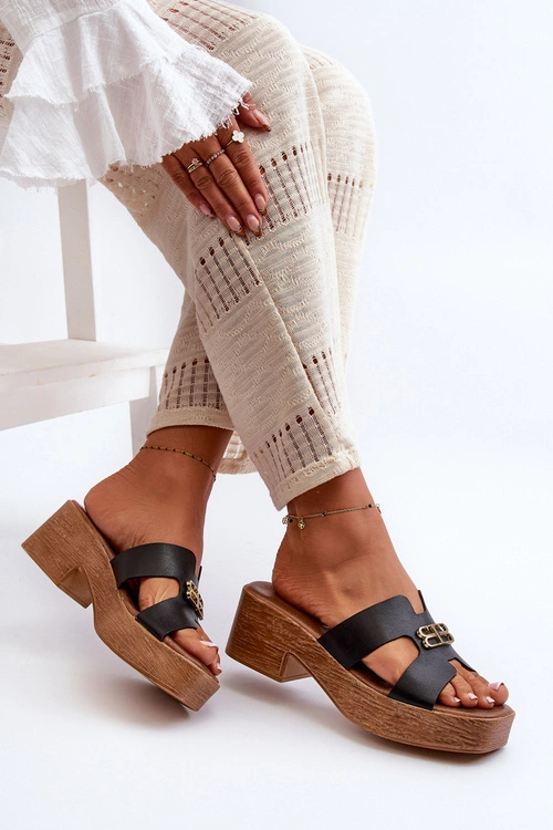 Zazoo 40412 Skórzane Eleganckie Klapki Damskie Ze Złotą Ozdobą Czarne