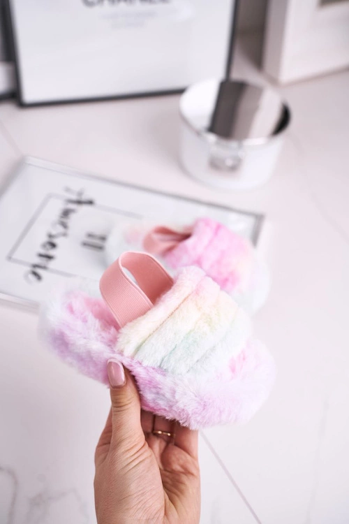 Dziecięce klapki z futerkiem i gumką kolorowe Fluffy