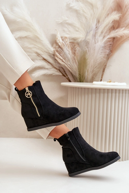 Ocieplane Botki Na Koturnie Z Ozdobnym Zamkiem Eko Zamszowe Czarne Leretha