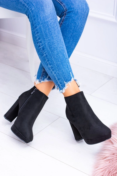 Czarne Nubukowe Botki na Słupku Emoretto