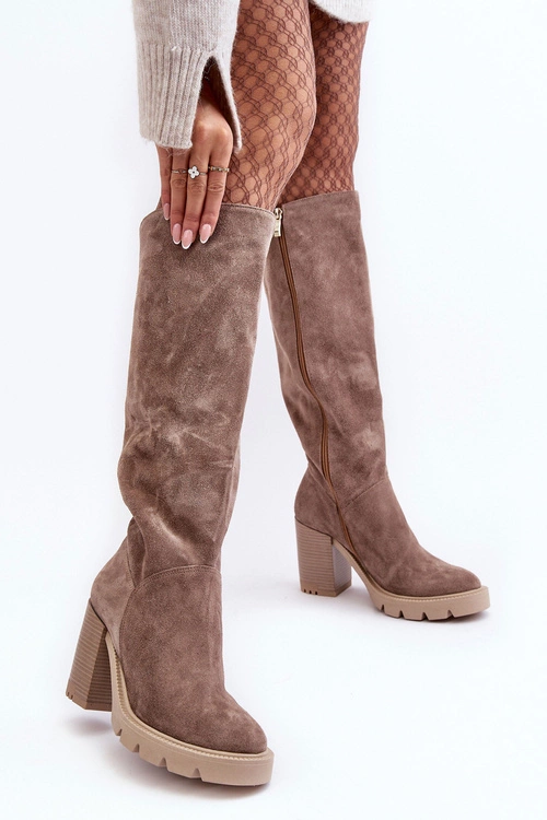 Zamszowe Kozaki Damskie Na Słupku Ciemnobeżowe Lewski 3371