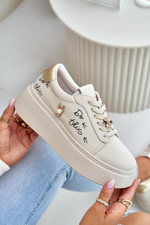Skórzane Sneakersy Damskie Na Platformie Z Przypinkami I Napisem Vinceza 89102 Beżowe