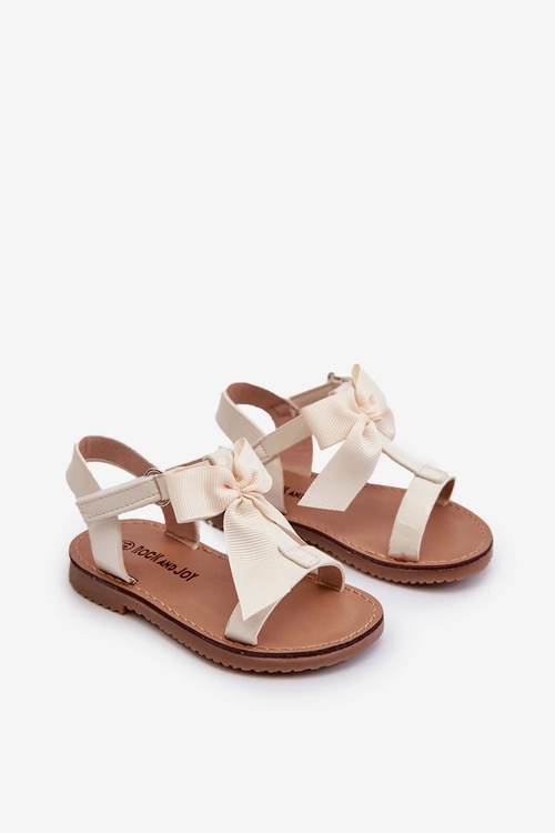 Lakierowane Sandałki Dziecięce Z Kokardką Na Rzep Jasnobeżowe Joratia