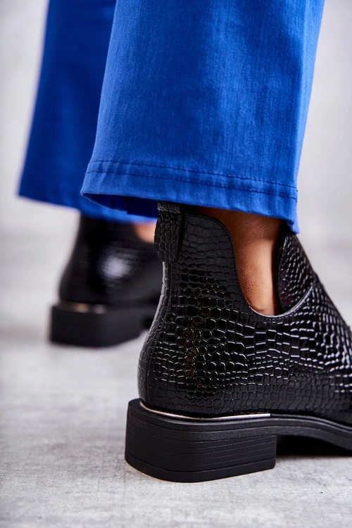 Lakierowane Botki Z Wycięciami Na Płaskim Obcasie Czarne Eunice