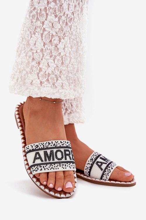 Klapki Damskie Na Płaskim Obcasie Ze Zdobieniem Amore Białe Avelina