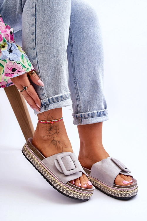 Damskie Klapki Na Zdobionej Platformie Szare Joyce