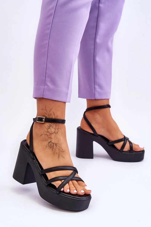 Modne Sandały Na Obcasie Z Paseczkami Czarne Shemira