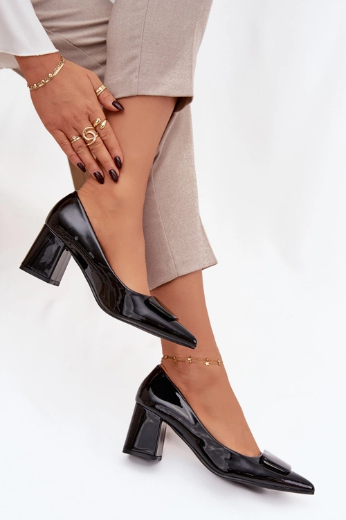 Lakierowane Czółenka Na Słupku Z Ozdobą Czarne Isoline