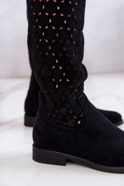 Zamszowe Kozaki Z Ażurowym Wzorem Czarne Darnell
