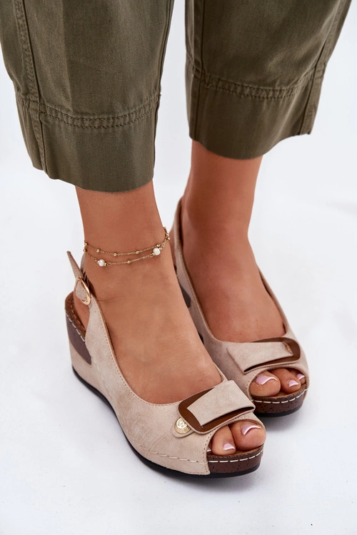 Damskie Lekkie Sandały Na Koturnie Comfort Shoes Beżowo-Złote Efravia