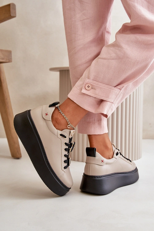 Sneakersy Damskie Skórzane Z Przypinkami Na Platformie CheBello 4596 Beżowe