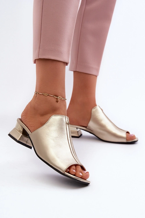 Eleganckie Klapki Damskie Ze Skóry Naturalnej Na Niskim Obcasie Maciejka 06360-25 Złote