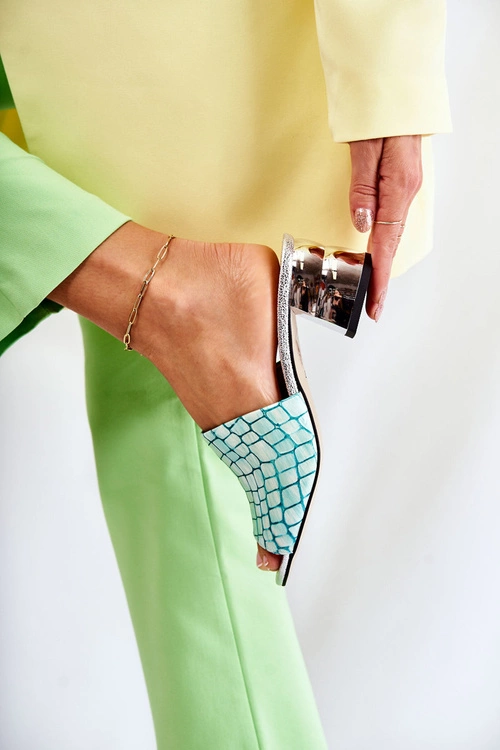 Skórzane Klapki Damskie Wzór Krokodyl Na Obcasie Jasnozielone Perry