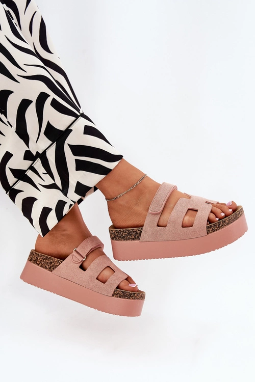 Klapki Na Masywnej Platformie Różowe Daldiva