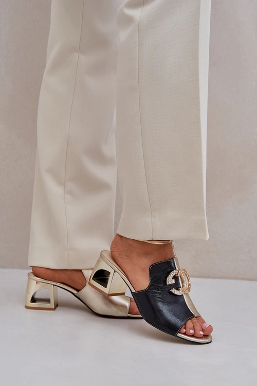 Eleganckie Skórzane Klapki Na Obcasie Laura Messi 2875 Czarno-Złote