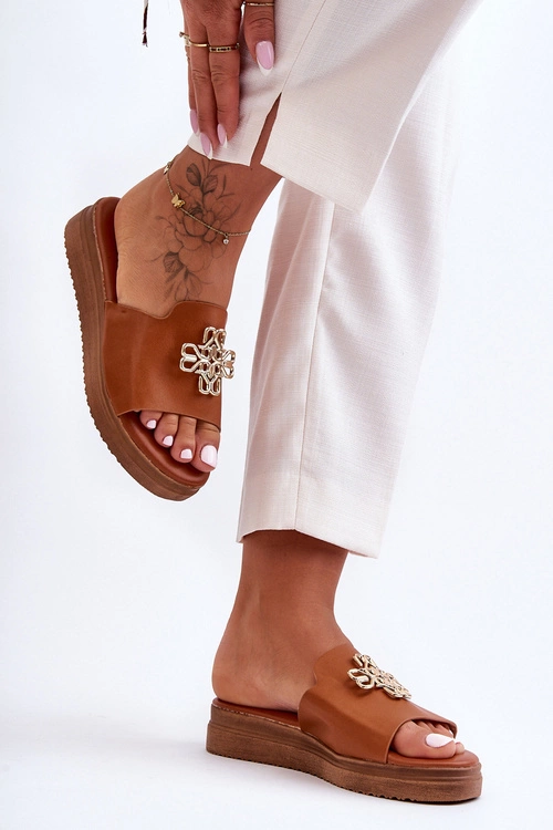 Skórzane Damskie Klapki Na Platformie z Ozdobą Brązowe Azera