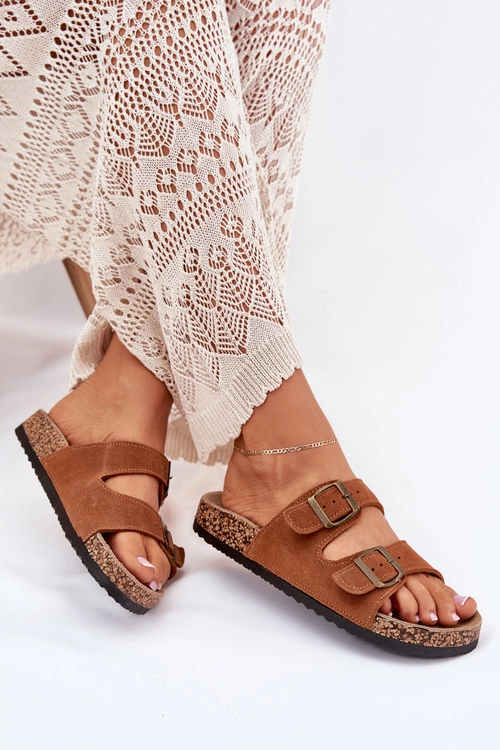 Zamszowe Klapki Na Korkowej Podeszwie Z Klamrami Camel Tavira