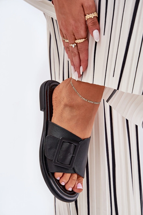 Skórzane Klapki Damskie Z Klamrą D&A SJ2302-01 Czarne