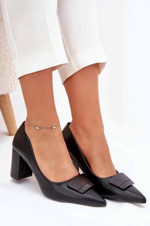 Czółenka Na Słupku Z Ozdobą Czarne Celira