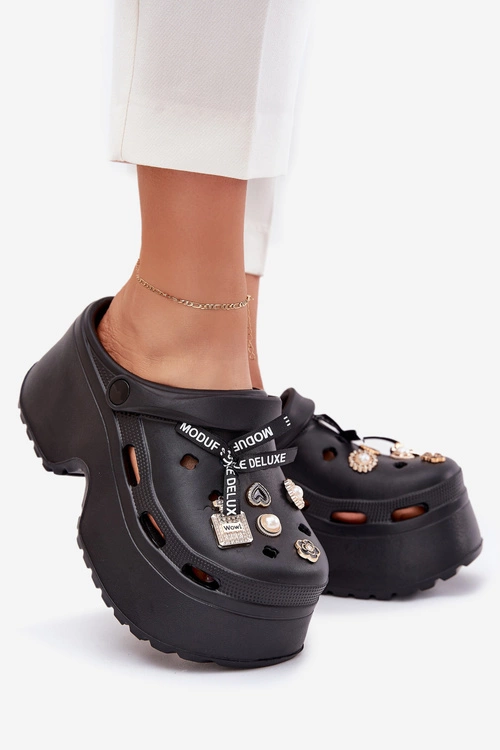 Klapki Damskie Na Masywnej Platformie Z Przypinkami Czarne Vivira