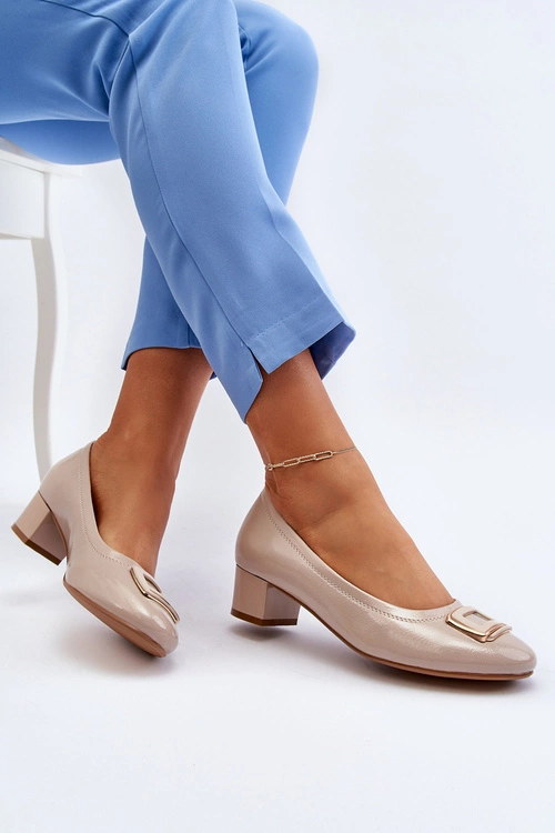 Lakierowane Czółenka Na Klocku Z Ozdobą Beżowe Enollia