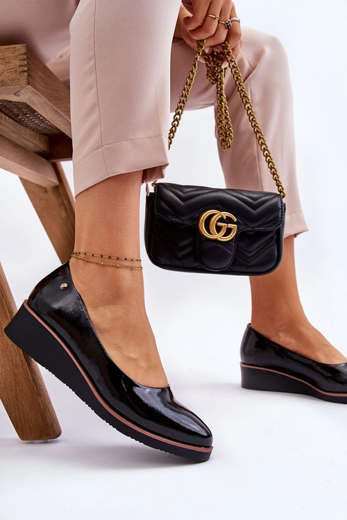 Klasyczne Lakierowane Czółenka Na Koturnie Czarne Paola