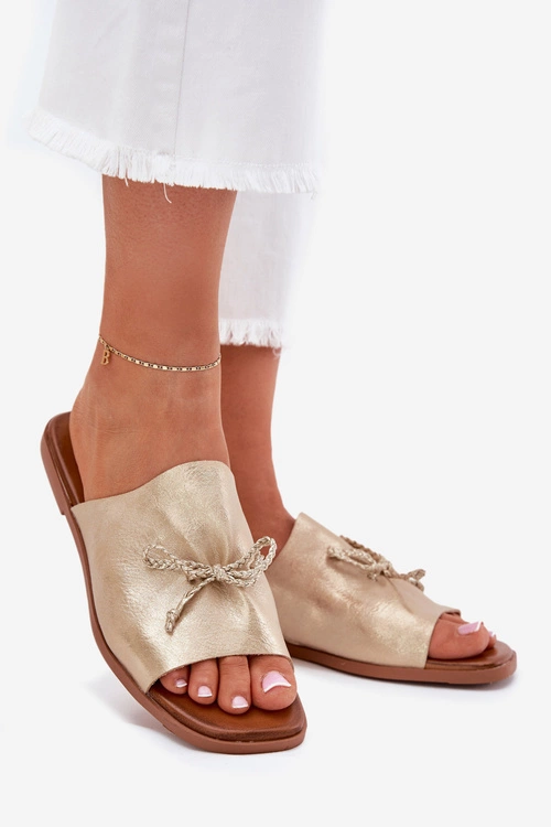 Klapki Damskie Na Płaskim Obcasie Z Ozdobnym Wiązaniem Złote Norela