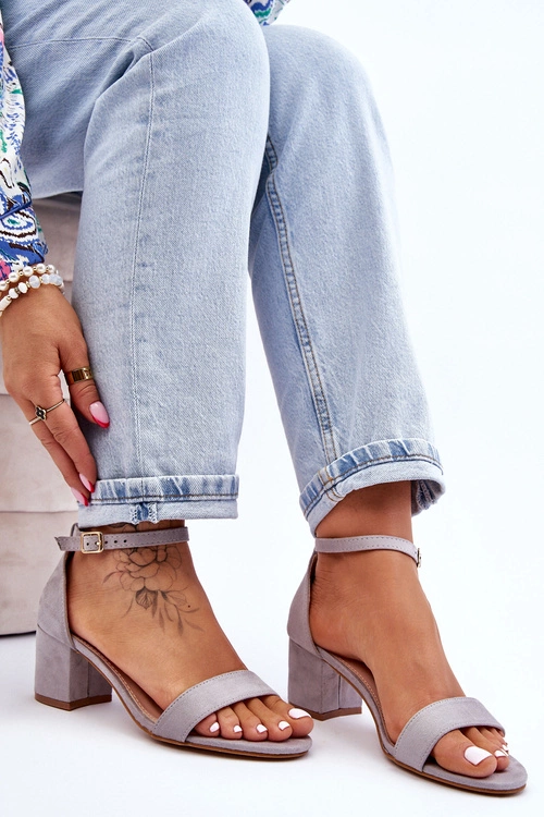 Zamszowe Sandały Na Niskim Obcasie Szare Quincy