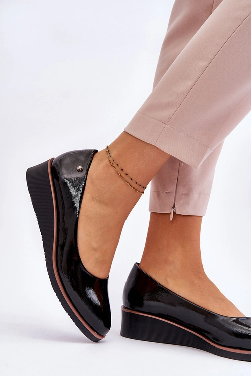 Klasyczne Lakierowane Czółenka Na Koturnie Czarne Paola