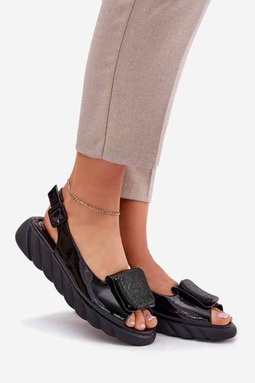 Skórzane Lakierowane Sandały Damskie Na Koturnie z Ozdobą Artiker 56C1564 Czarne