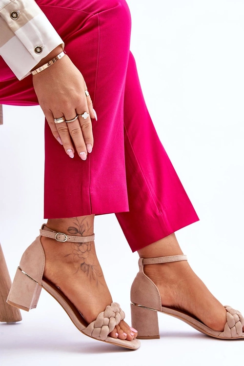 Zamszowe Sandały Na Obcasie Z Ozdobnym Warkocze Beżowe Azela