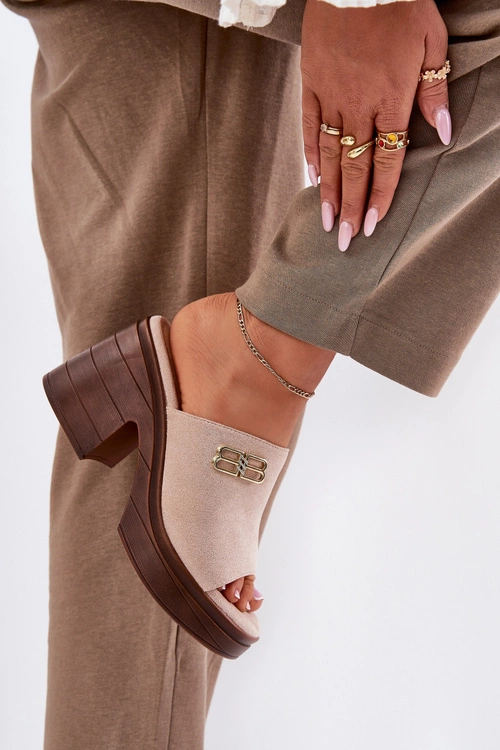 Klapki Damskie Na Masywnym Obcasie Ze Złotym Detalem Vinceza 17400 Beżowe