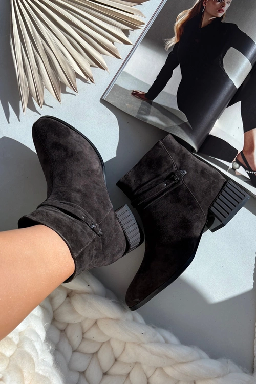 Botki Damskie Z Naturalnego Zamszu Na Klocku Ocieplane D&A CR52-651 Czekoladowe