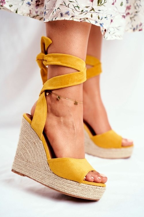 Sandały Damskie Na Koturnie Wiązane Żółte Belleza